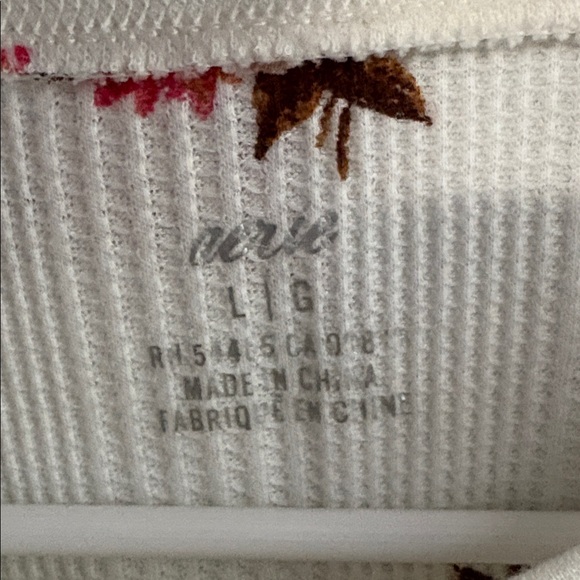 Aerie • Floral Snap Henley Long Sleeve - Picture 5 of 6